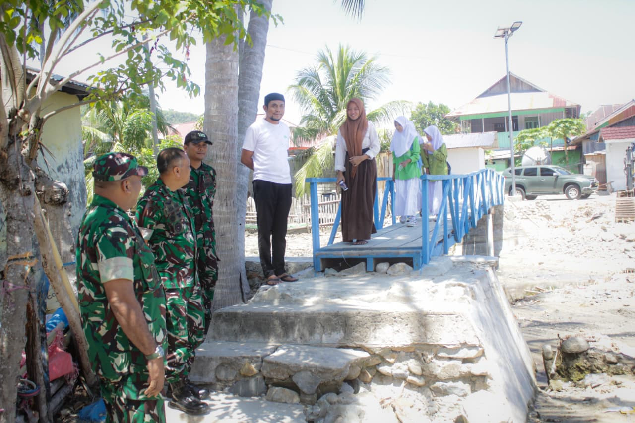 Jembatan Gantung Jadi Fokus Peninjauan Dandim 1315 Kabupaten Gorontalo Dan Kasrem 133/NW 051aab5a-7a92-499f-a4af-f8d328c93969.jpg