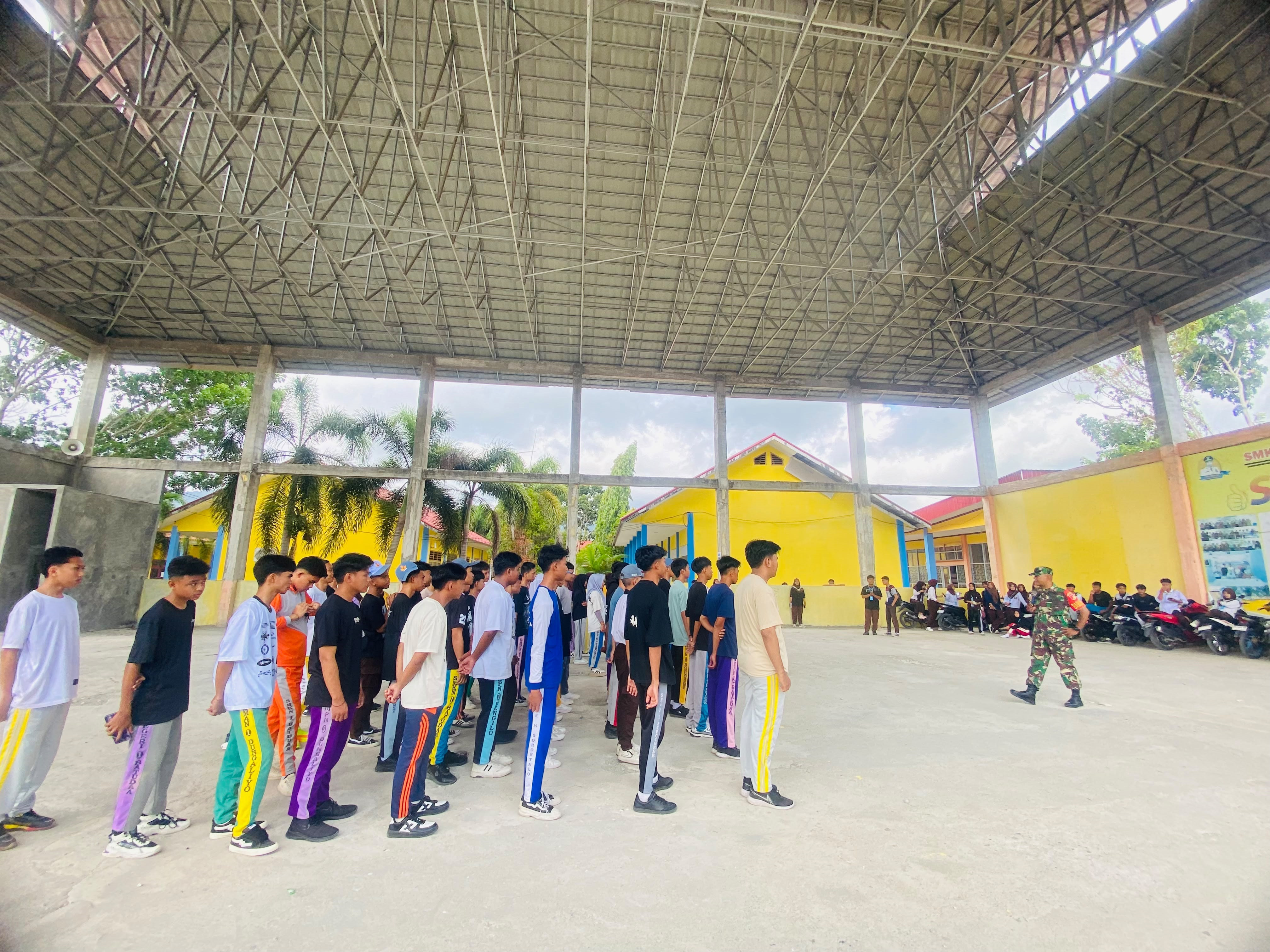 Koramil 1315-03/Tabongo Tanamkan Wawasan Kebangsaan, Bela Negara, Dan PBB Bagi Siswa SMK Negeri 1 Batudaa Sejak Dini 08669d5a-4598-48dd3333333333333333333333-bf5a-ccd443170a8f.jpg