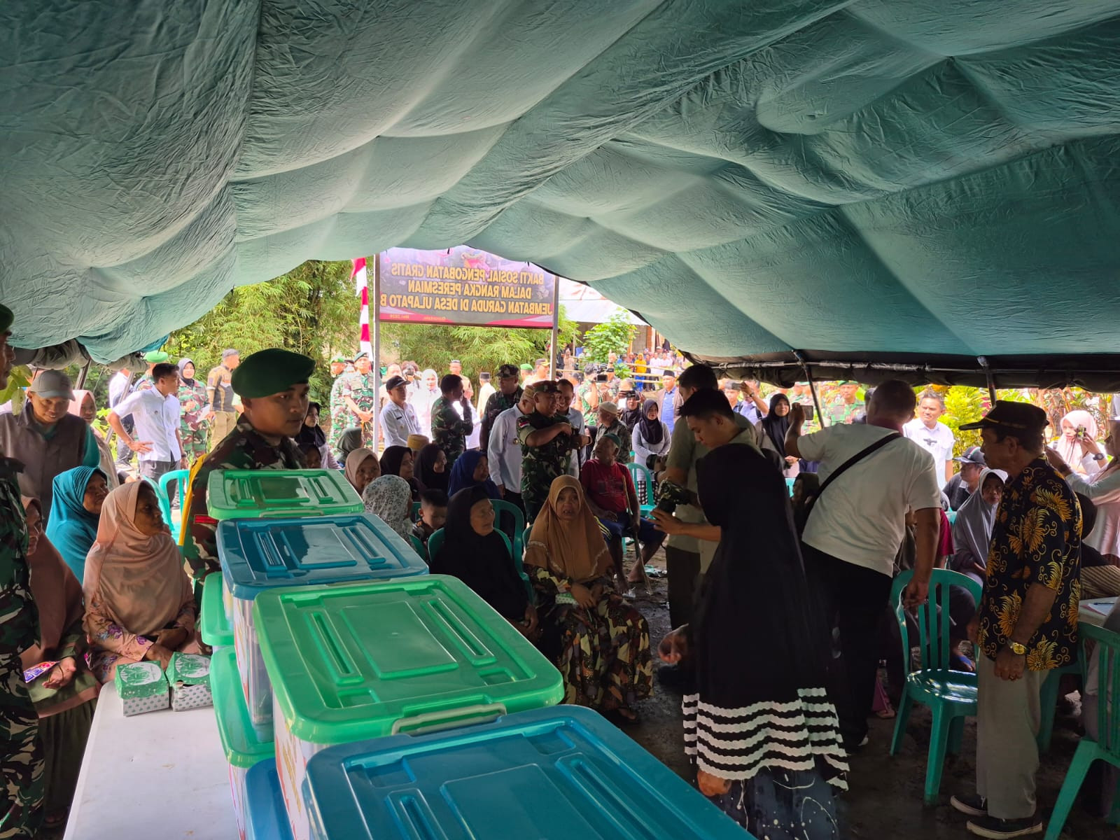 Pengobatan Gratis Rumah Sakit Edi Kaunang Meriahkan Peresmian Jembatan Garuda Kodim 1315/Kab. Gorontalo Bersama Warga Kecamatan Telaga Biru 093526e7-5e48-4829-8aed-5bcdeec9f2cf1.jpg