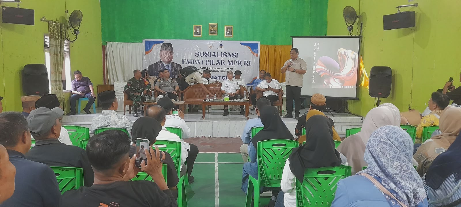 Babinsa Koramil 1315-02 Limboto Hadiri Sosialisasi Empat Pilar MPR RI Perkuat Pemahaman Pancasila Sebagai Dasar Ideologi Negara 11ec79f0-8162-4365-8429-7c38ef1516f8.jpg