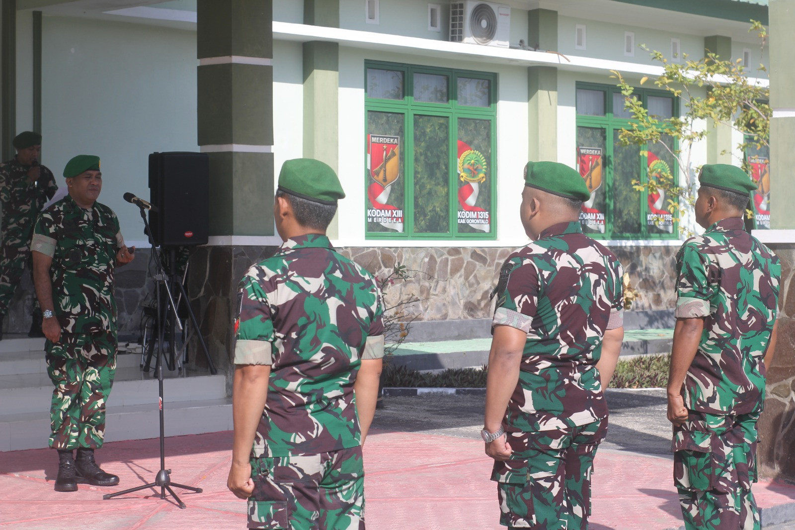 Dandim 1315 Kabupaten Gorontalo Pimpin Kenaikan Pangkat Personel Perkuat Semangat Dan Loyalitas Prajurit 23d3bf0e-4828-4bf7-9376-675e5690baf51.jpg