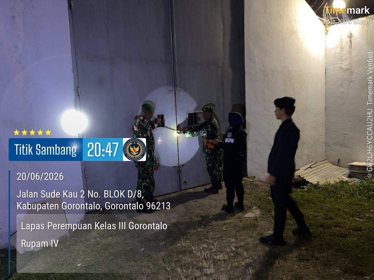 Koramil 1315-02/Limboto Dan Petugas Lapas Perempuan Gorontalo Perkuat Keamanan Melalui Patroli Sambang Malam Hari 3ffba3f0-6c51-4b44-a0c0-d541dec5222222953.jpg