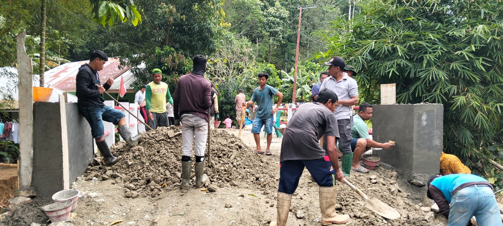 Pendampingan Koramil 1315-01/Telaga Pada Tahap Finishing Jembatan Garuda Ulapato B Berjalan Lancar Dan Maksimal 43509013-c764-49aa-91cf-bae18df6caef.jpg