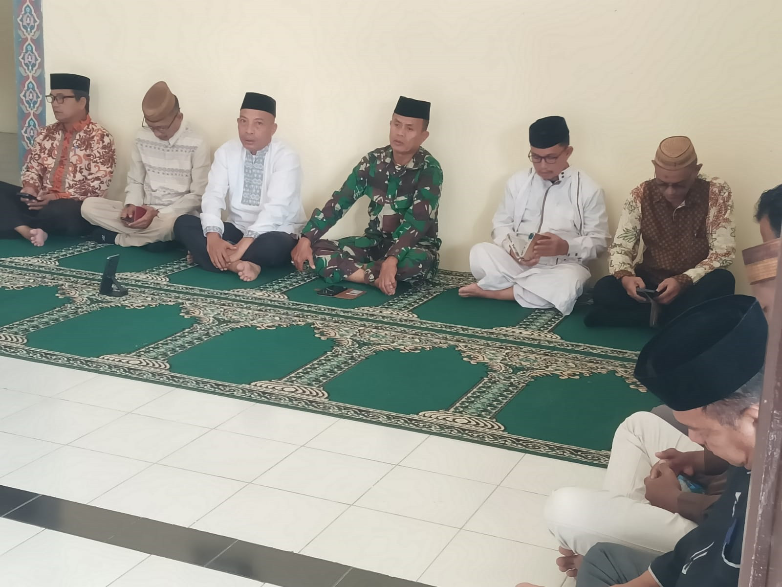 Danpos Koramil 1315-04/Tibawa Hadiri Yasinan Bersama Navigasi Islam Perkuat Silaturahmi Masyarakat Di Masjid Ar-Raudha 44cd34d0-8285-4d44444444444444444444d3-9da5-663bcf5017a9.jpg