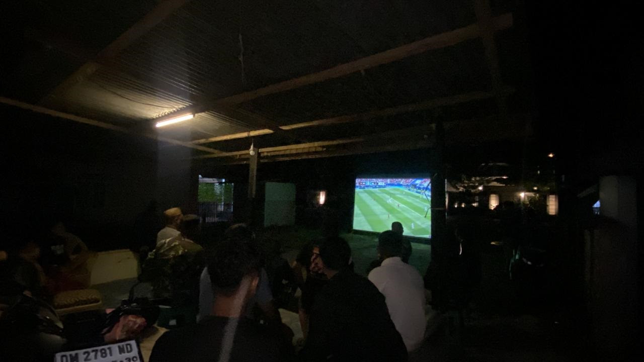 Personel Kodim 1315/Kab. Gorontalo Dan Warga Bersatu Pada 13 Titik Nobar Piala Dunia Spanyol Vs Swis 45145e88-da80-4e03-ad1422222222222222222222-59e3bb5ba242.jpg