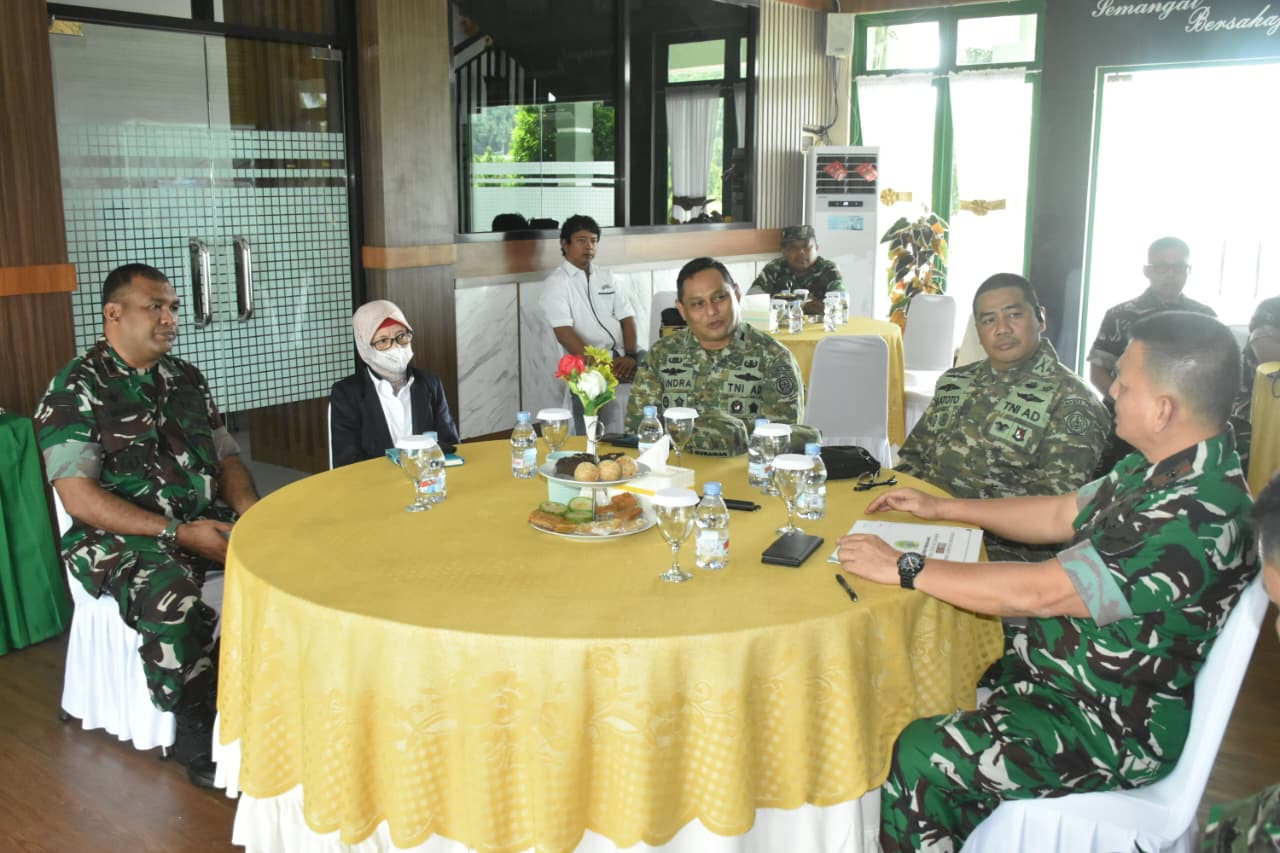 Danrem 133/NW Sambut Kedatangan Tim Wasev Itjen TNI Dalam Rangka Evaluasi KDKMP Tingkatkan Kinerja Program 4b09be88-3ddf-4d72-9460-2ff30aa22a1b.jpg