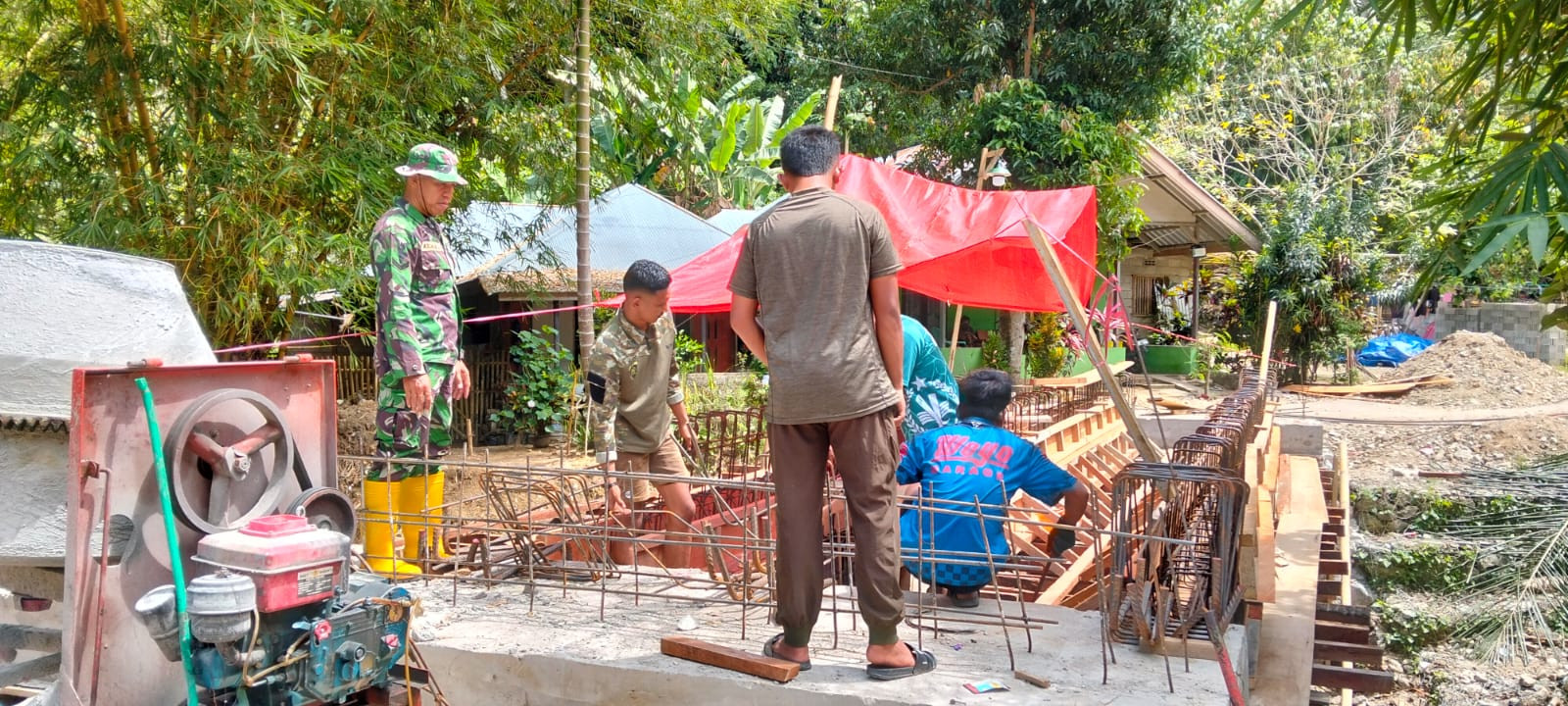 Pemantauan Intensif Koramil 1315-01 Telaga Pada Pembangunan Jembatan Garuda Di Ulapato B Masuk Tahap Gelagar Dan Pelat 4b9a1dc4-7982-4d29-8779-621579318ea4.jpg