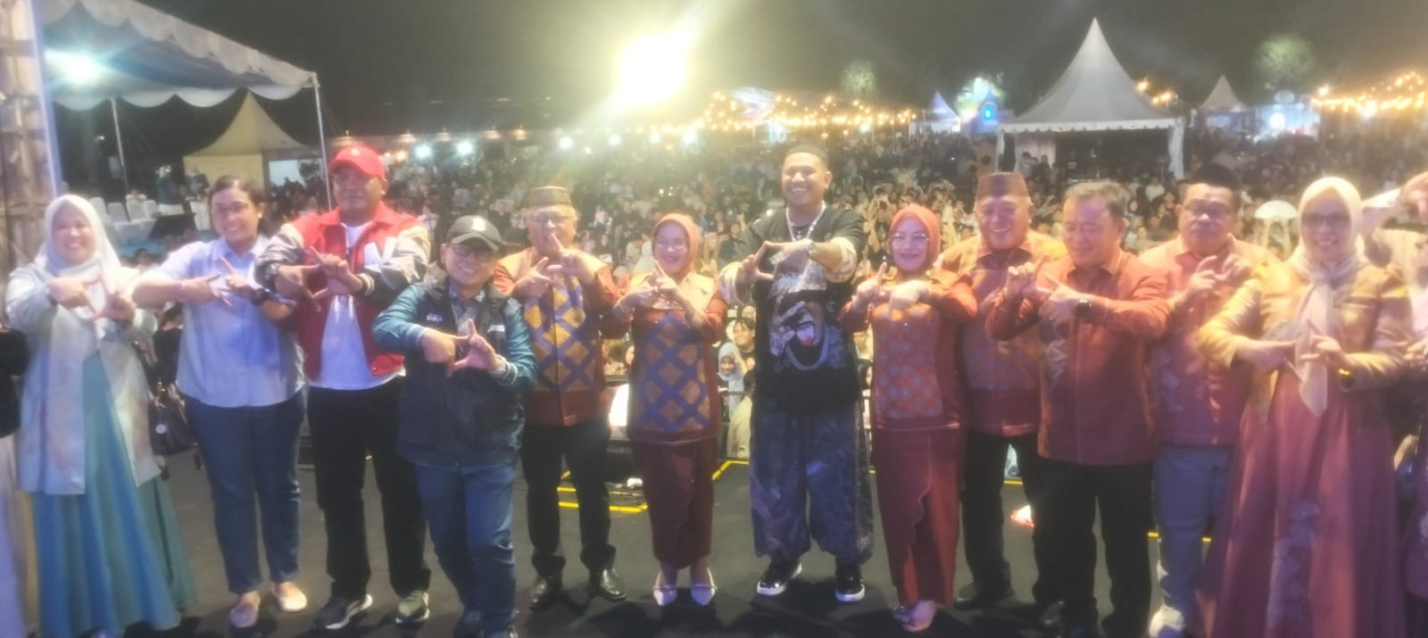 Dandim 1315/Kab. Gorontalo Hadiri Bahagia QRISFest Harganas Ke-33 Perkuat Sinergi Digital Dan Pemberdayaan Keluarga Gorontalo 8175b15c-27ab3333333333333333-4e82-810f-2f5cc7e21757.jpg