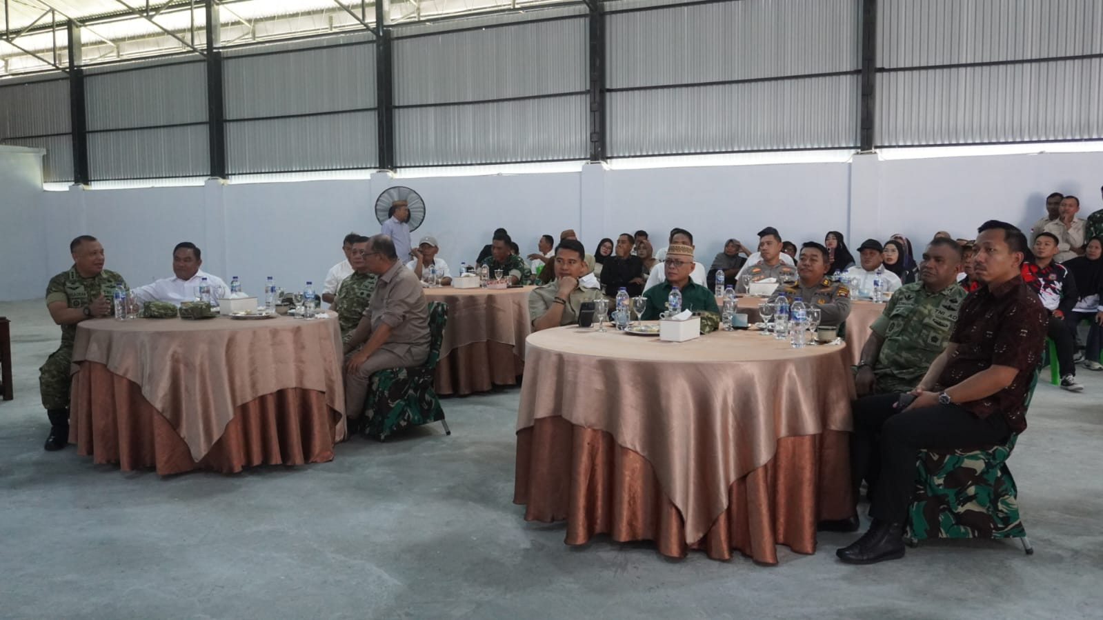 Dandim 1315/Kab. Gorontalo Hadiri Peresmian Operasionalisasi 1.061 Koperasi Merah Putih Bersama Presiden Republik Indonesia 94aee668-61d6-4db3-9c03-36fecc91a0fb.jpg