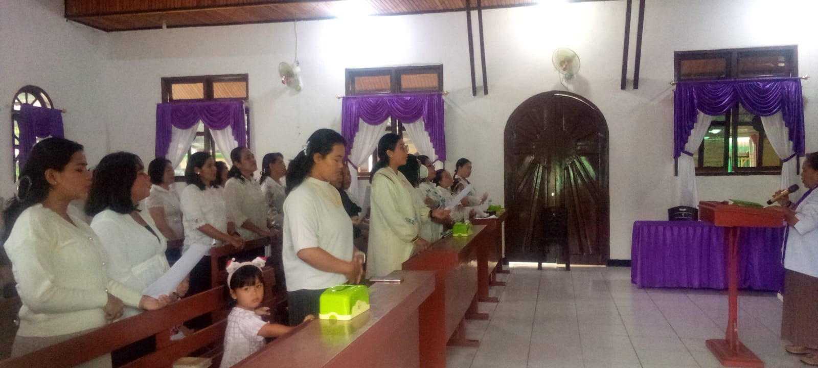 Babinsa Koramil 1315-01 Telaga Hadiri Doa Bersama Peringatan Hari Ulang Tahun Persit Ke-80 Di Gereja Hosiana 95d75439-c512-43fc-89d7-24f41008be3c.jpg