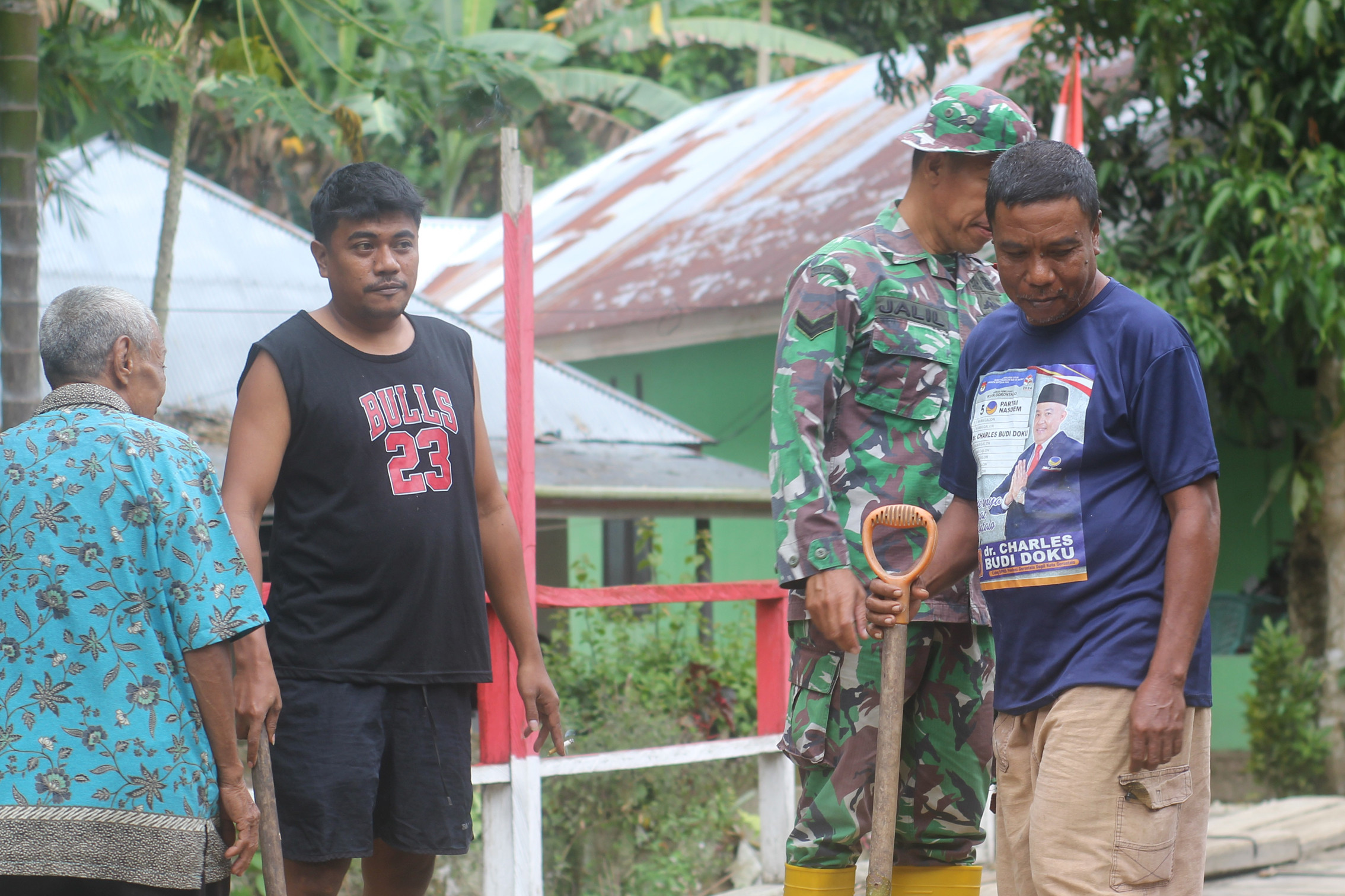 Babinsa Koramil 1315-01 Telaga dan Warga Ulapato B Bersinergi Siapkan Pembangunan Jembatan Garuda IMG_3771.jpg