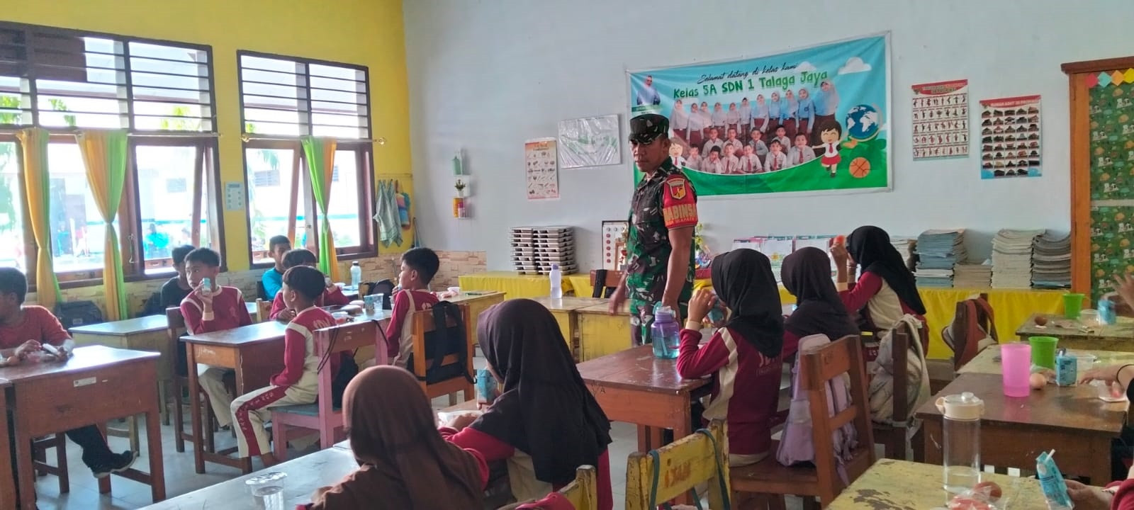 Semangat Pagi Babinsa Telaga Menyapa Generasi Sehat Lewat Program Makan Bergizi Gratis di Telaga Jaya WhatsApp_Image_2026-02-06_at_14_30_03.jpg