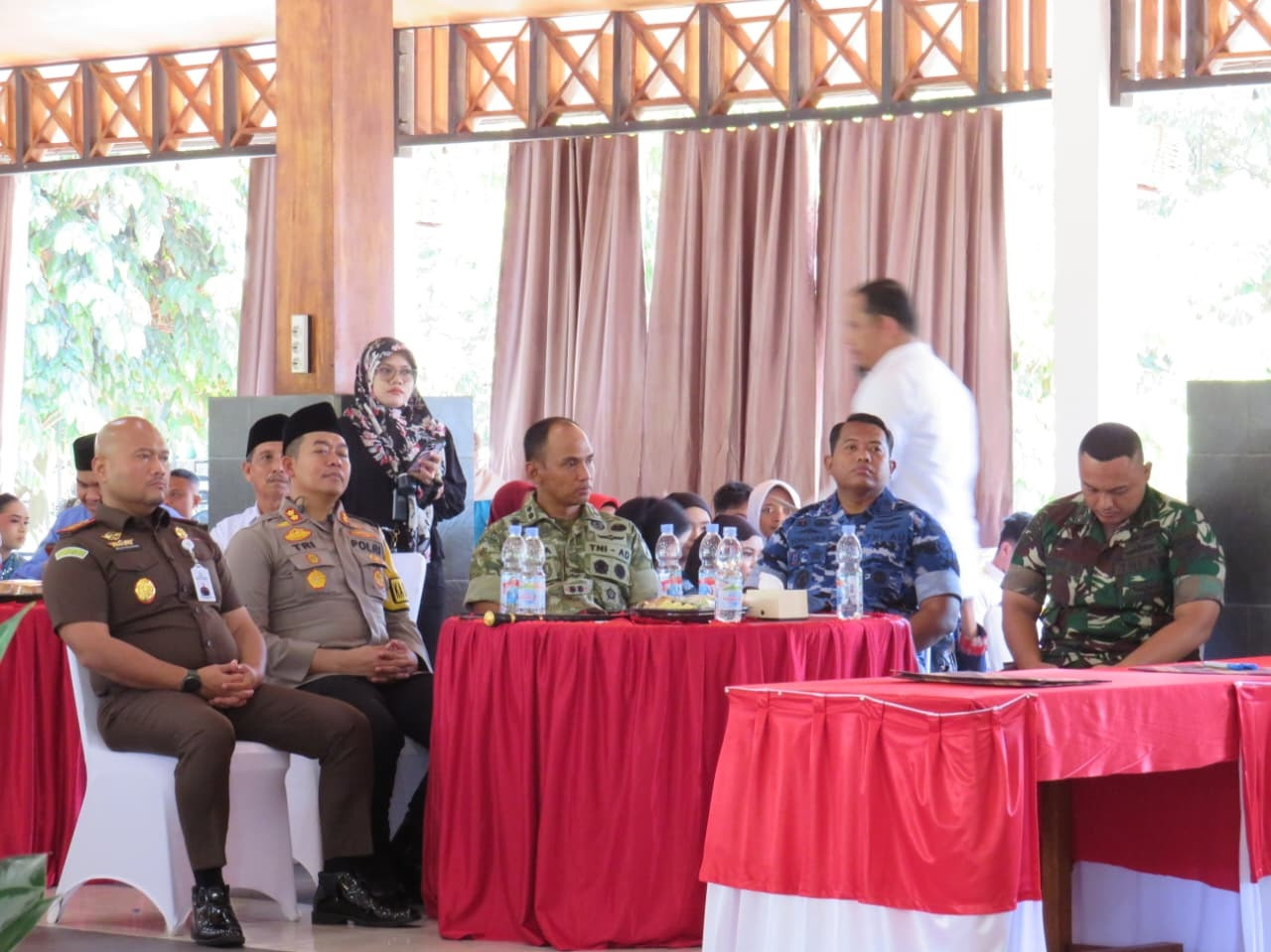 Dandim 1315 Kabupaten Gorontalo Hadiri Pelantikan Dewan Kehormatan dan Pengurus PMI Perkuat Misi Kemanusiaan Daerah WhatsApp_Image_2026-02-07_at_11_00_25.jpg