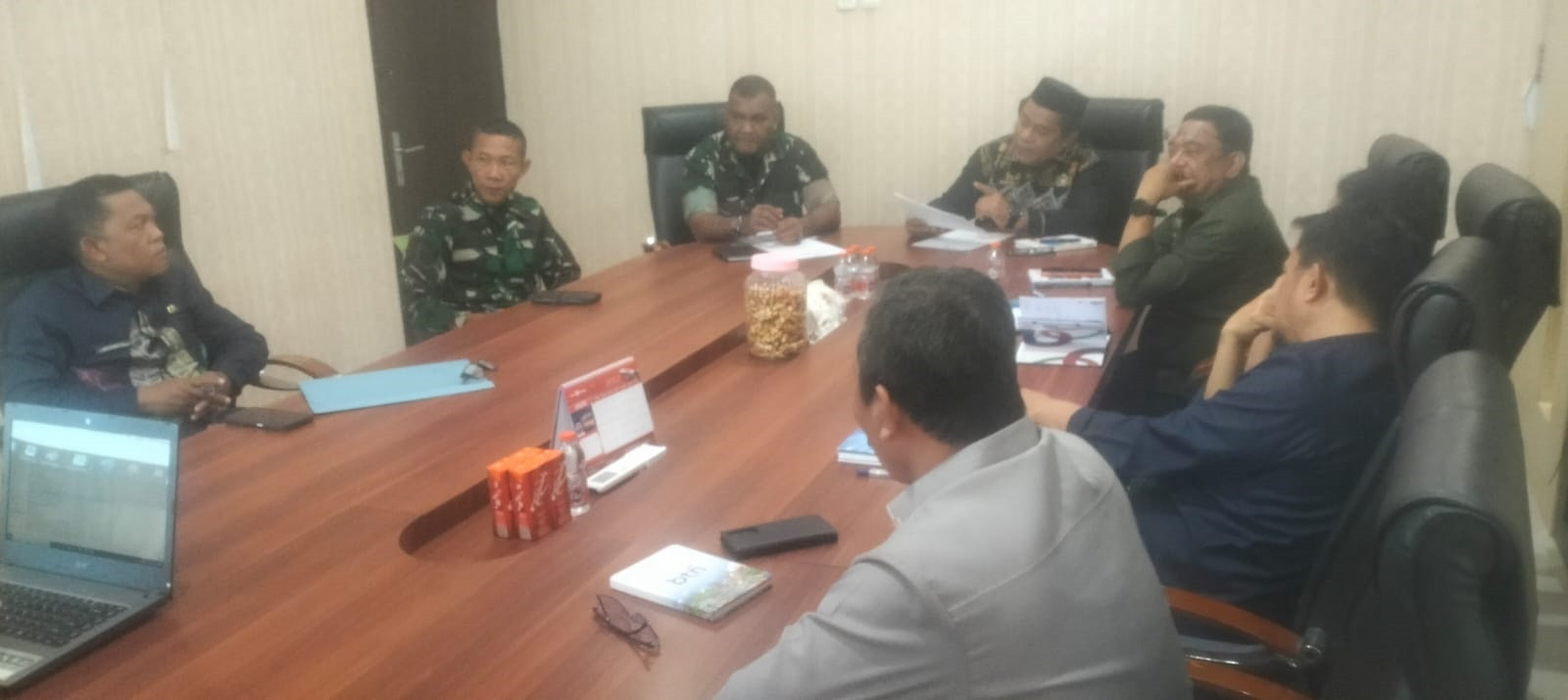 Dandim 1315/Kab. Gorontalo Hadiri Rapat Bahas Penyelesaian Lahan Eks HGU Pandan Sari Desa Motilango Tibawa a0447b3f-16f9-46e8-a0b1-a0e0f2755555555555555555557f48e.jpg