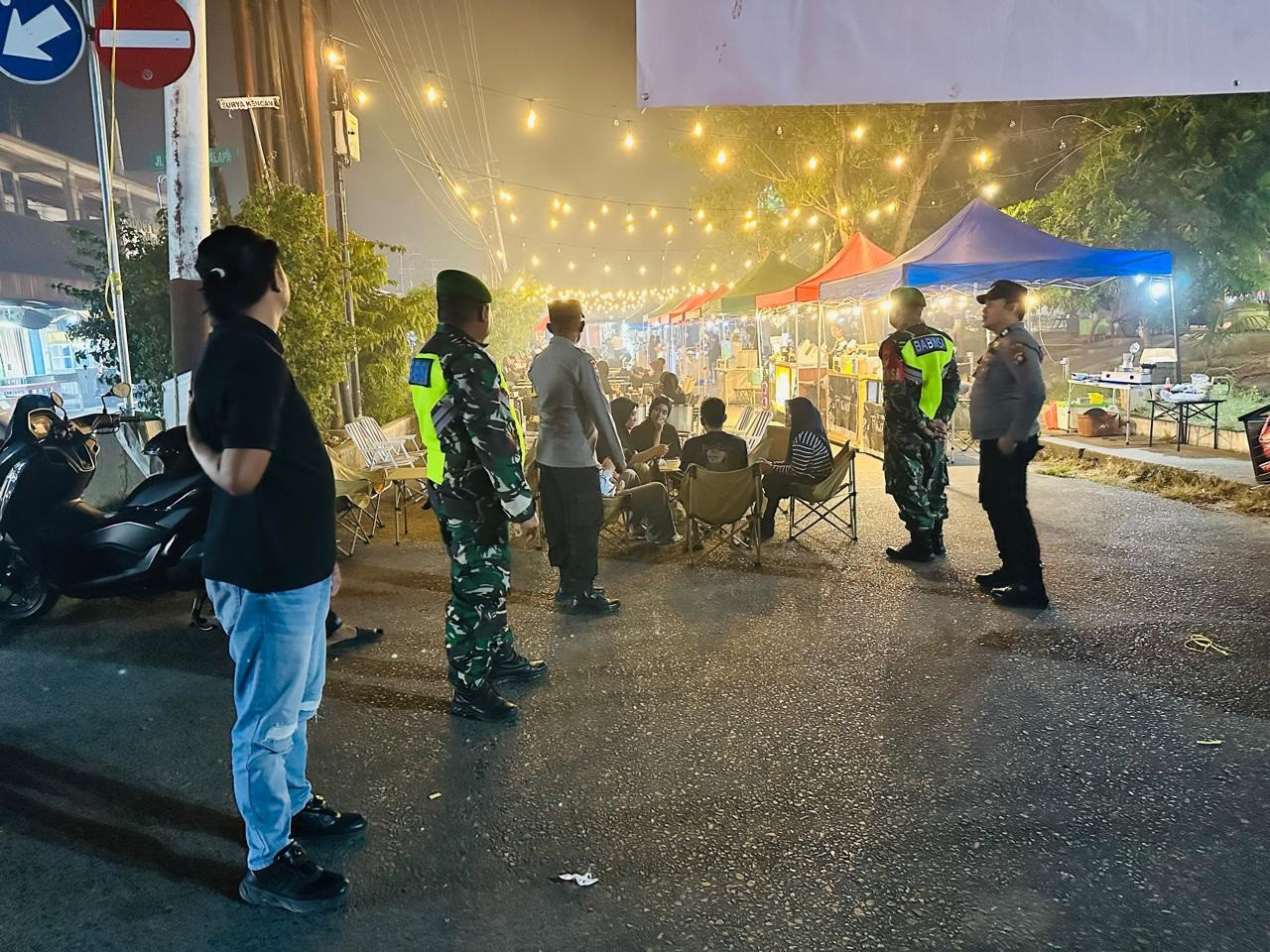 Patroli Gabungan Koramil 1315-01/Telaga Bersama Polsek Telaga Jaga Kondusivitas Dan Keamanan Masyarakat Telaga Biru Malam a902cb00-8d82-4a3d-833333333333333333333386-6dbbb1e2a24a.jpg