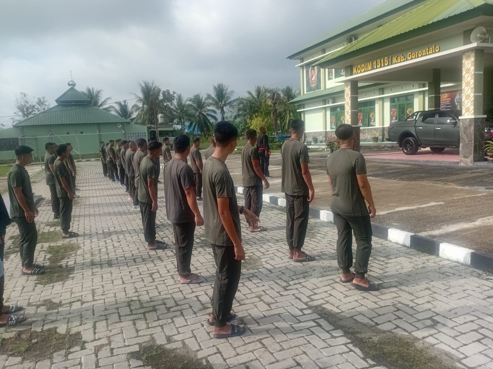 Semangat Prajurit Kodim 1315 Kab. Gorontalo Tingkatkan Kemampuan Melalui Latihan Pencak Silat Militer Secara Rutin Dan Terarah abf6b785-48b4-4321-9aa9-d843110cac5b.jpg