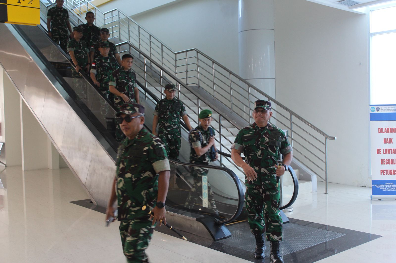 Danramil 1315 04 Tibawa Hadiri Penjemputan Pangdam XIII Merdeka Mayjen TNI Mirza Agus di Bandara Djalaluddin Gorontalo b0733a45-01d7-49fc-8b28-63932761448c.jpg