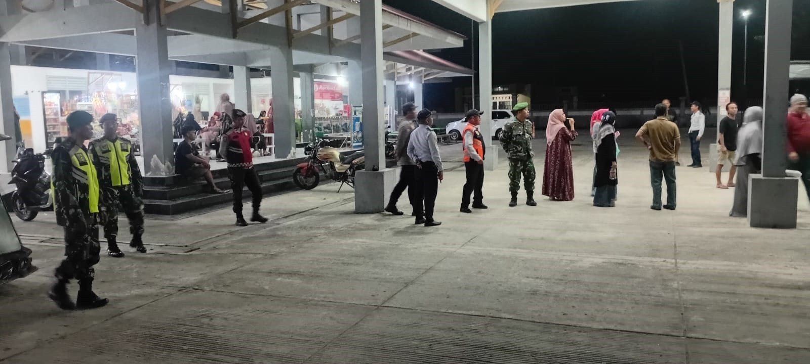 Personel Koramil 1315-04/Tibawa Gelar Patroli Bersama Polsek Tibawa Demi Mewujudkan Wilayah Aman Dan Tetap Kondusif b1d12e38-3856-48f7-bc41-f333333333333333333a8e27c40a3a.jpg
