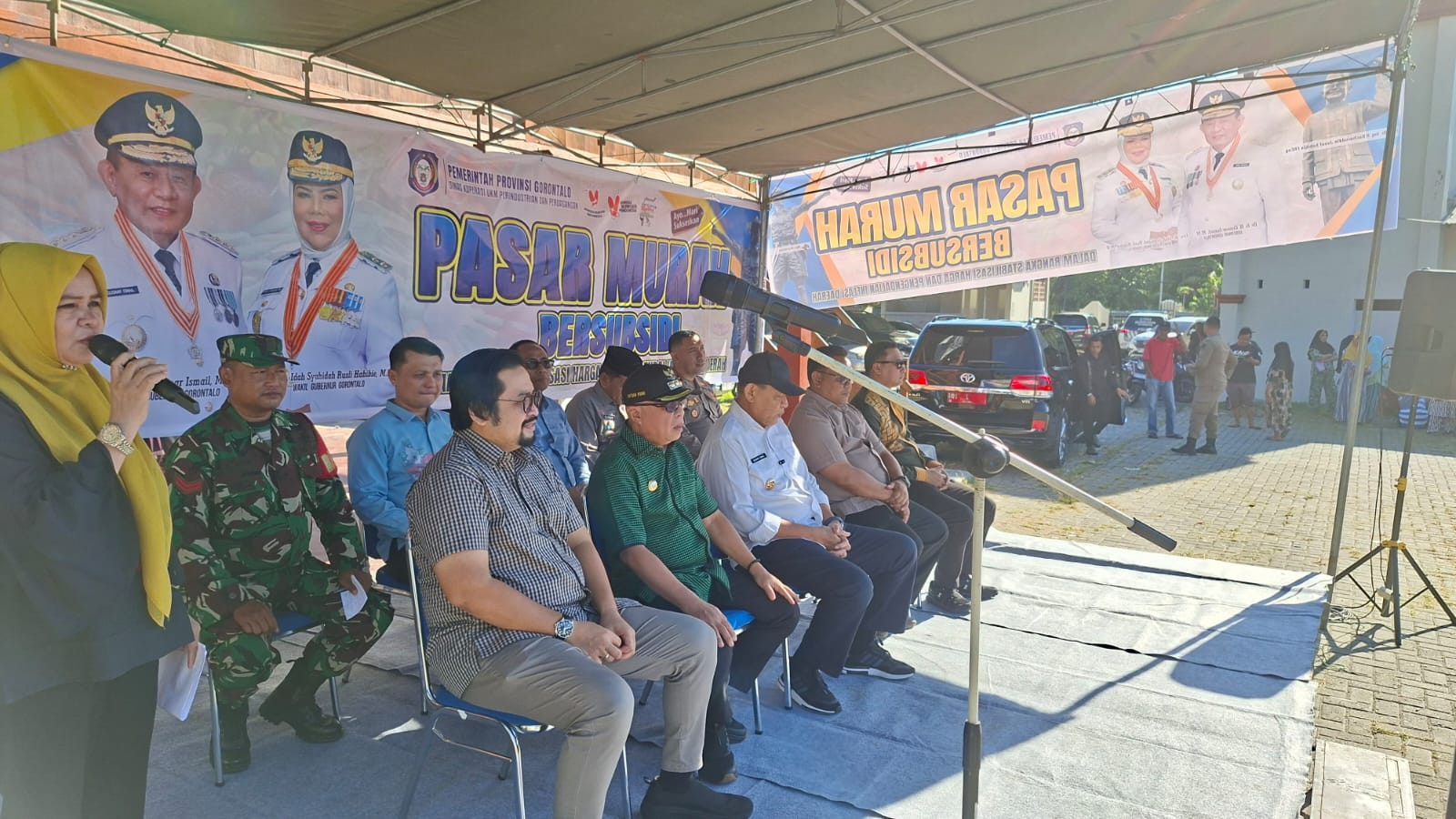 Babinsa Koramil Limboto Turut Mengawal Pasar Murah Bersubsidi Untuk Menjaga Kebutuhan Pokok Masyarakat Tetap Terjangkau b811c75c-7927-4dcc-be17-fcaaa9d9fd1d.jpg