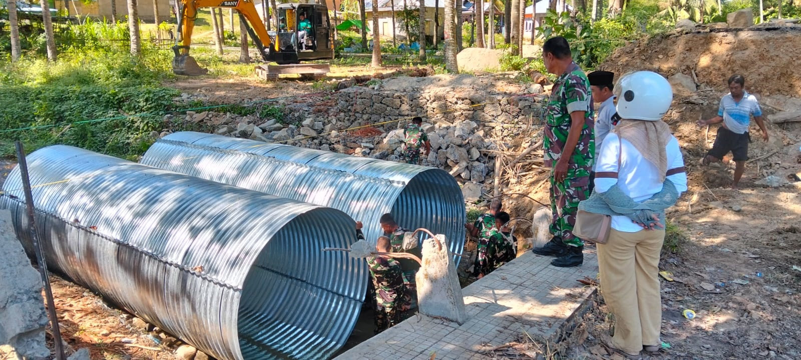Babinsa Koramil 1315-01/Telaga Dampingi Pembangunan Jembatan Armco Garuda Demi Memperlancar Akses Masyarakat Desa Ulapato B c4fdc4f7-b146-4d333333333333333333333333333d7-8e61-9a86a58bfd79.jpg