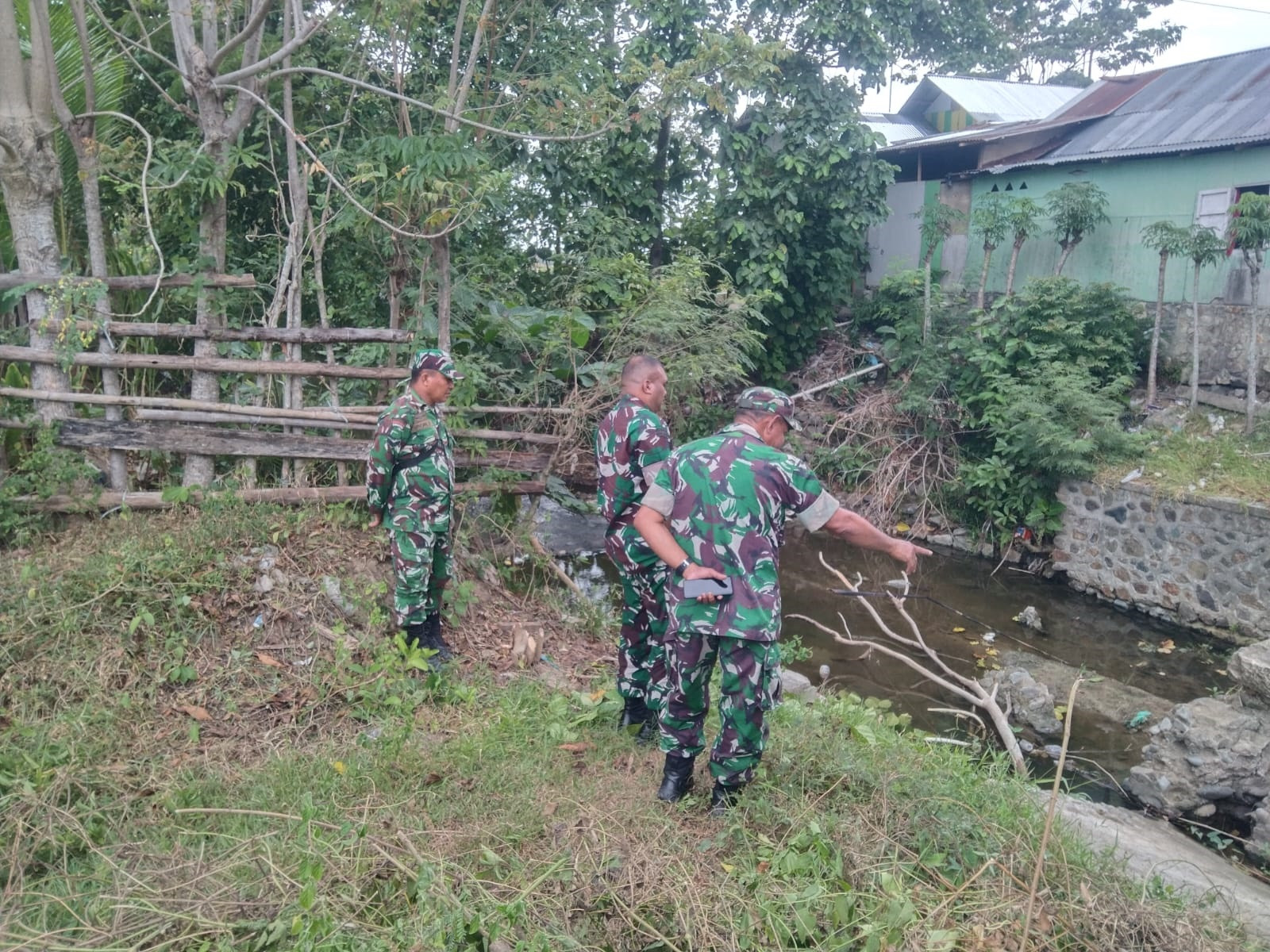 Dandim 1315/Kab. Gorontalo Tinjau Lokasi Pembangunan Jembatan Beton Armco Demi Kelancaran Akses Warga Desa Tolotio d50e4ce1-d3af-457e-9701-85444444444444af47cae82a.jpg