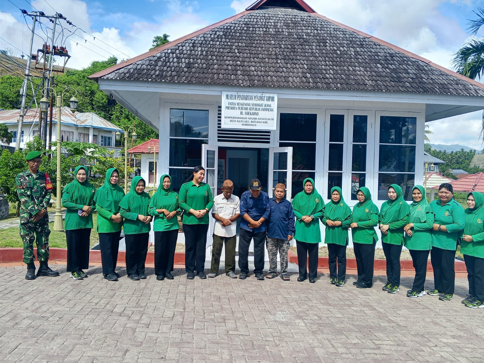 Kunjungan Ketua Persit KCK Cabang LXXIV Kodim 1315 Kabupaten Gorontalo Ke Pendaratan Soekarno Sarat Edukasi Sejarah Dan Kebangsaan ee2fc32e-d432-45e8-88fe-8d8000aa2af7.jpg