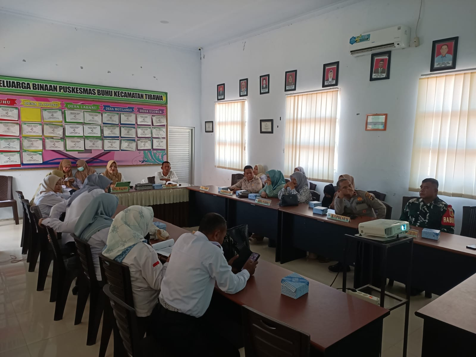 Anggota Koramil 1315-04/Tibawa Hadiri Loka Karya Mini Lintas Sektor Triwulan II Puskesmas Buhu Digelar Tibawa Gorontalo Tahun 2026 f13ab72a-ba22-46dc-bbce-d90015bc3a1c.jpg