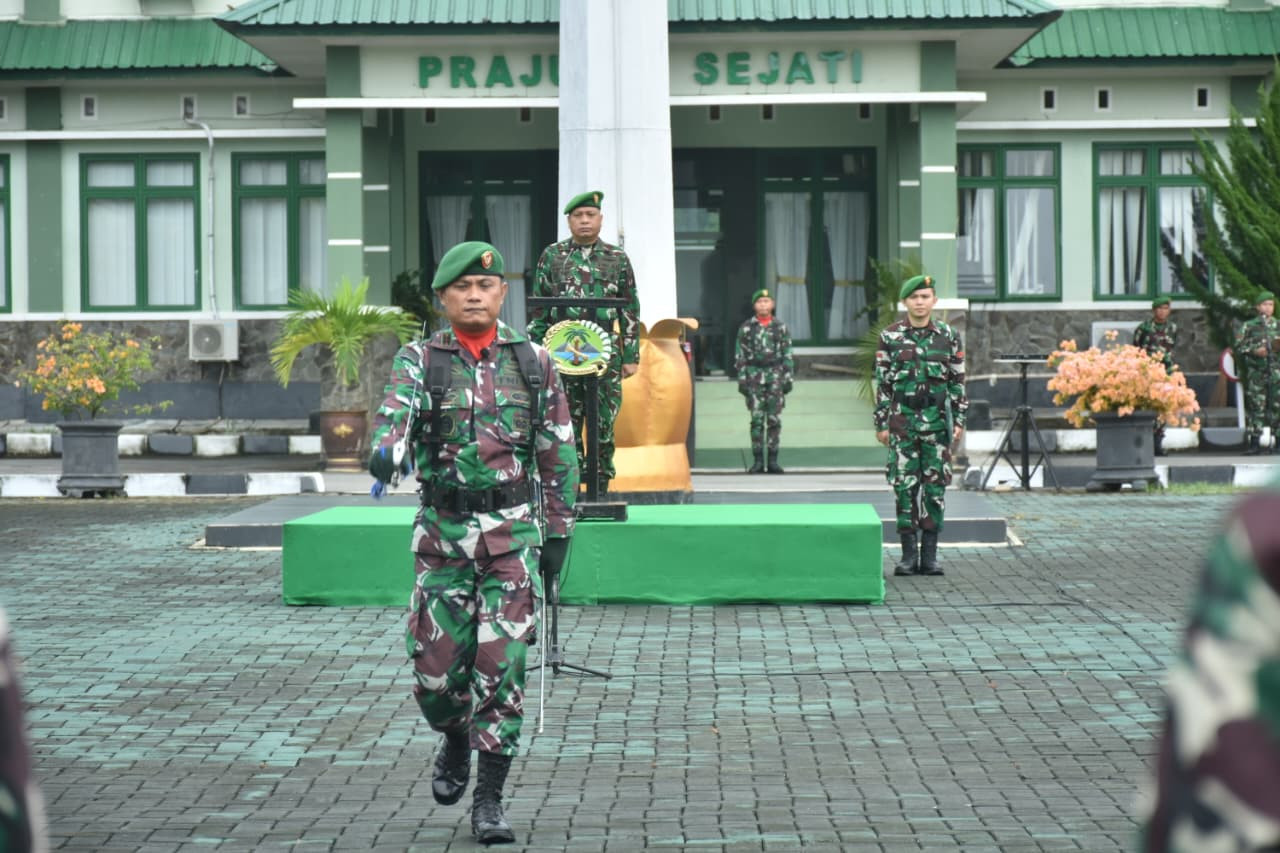 Upacara Rutin Bulanan 17 April 2026 Di Makorem 133 Nani Wartabone Dipimpin Kasrem 133/NW
